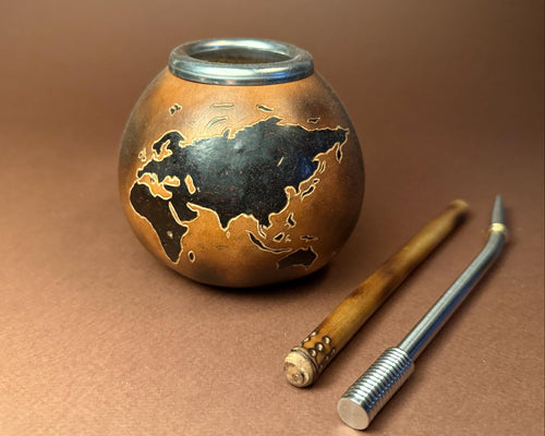 Calebasse à maté artisanale de 400 ml avec gravure carte du monde